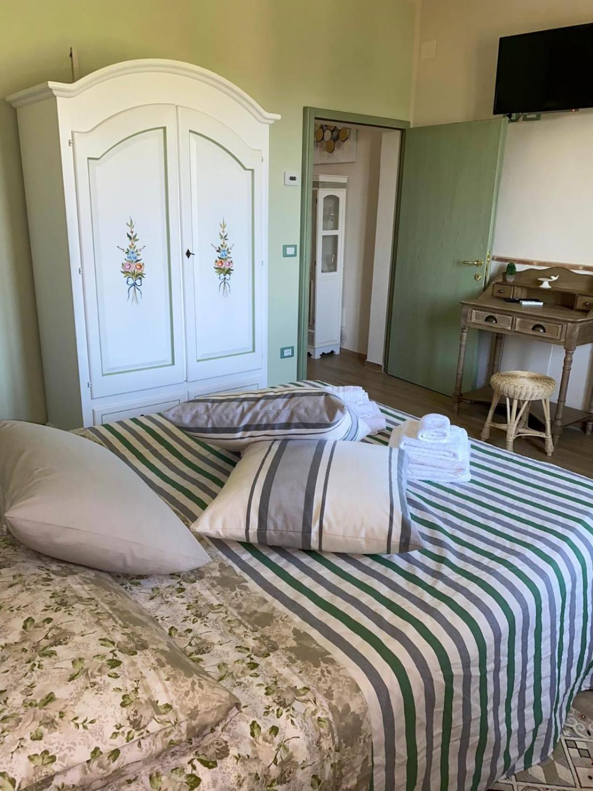 I Due Cipressi Guest House Torrenieri Exterior photo